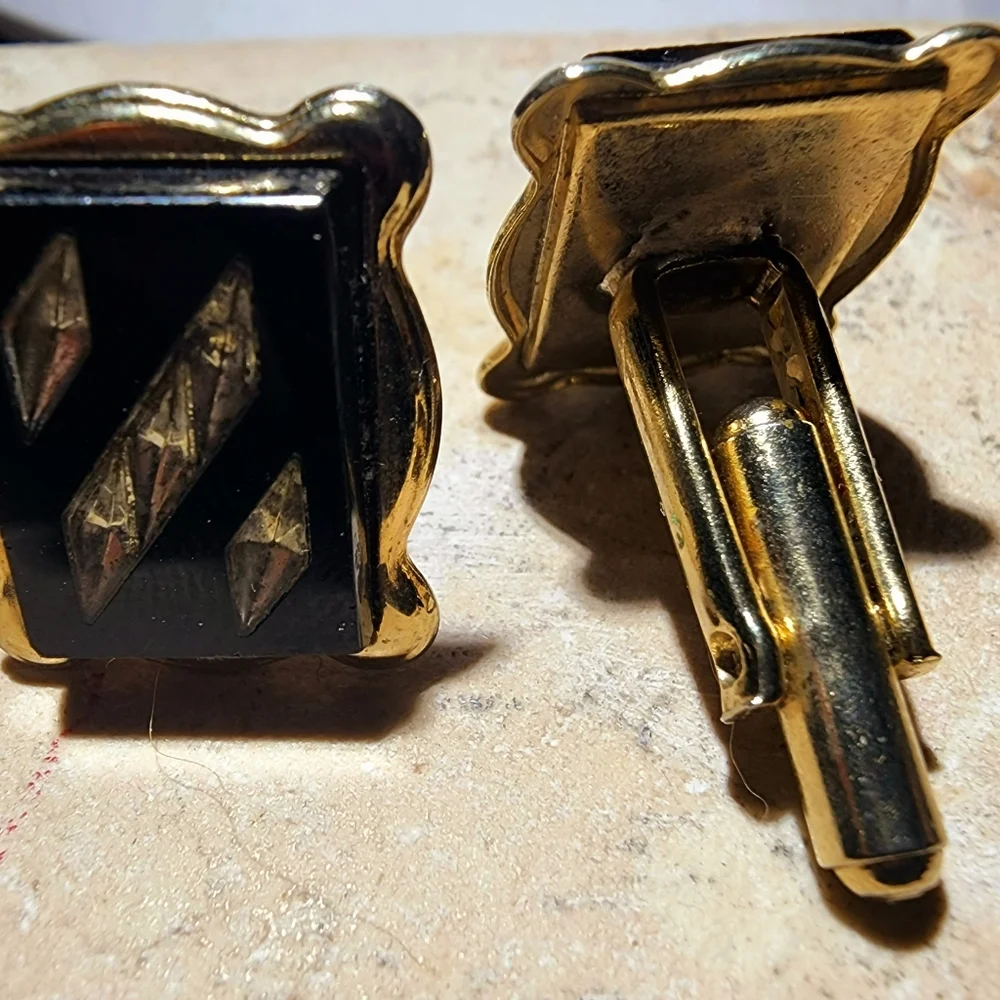 1970s decorative black and gold men's Swank Cuff Links, Modernist Style